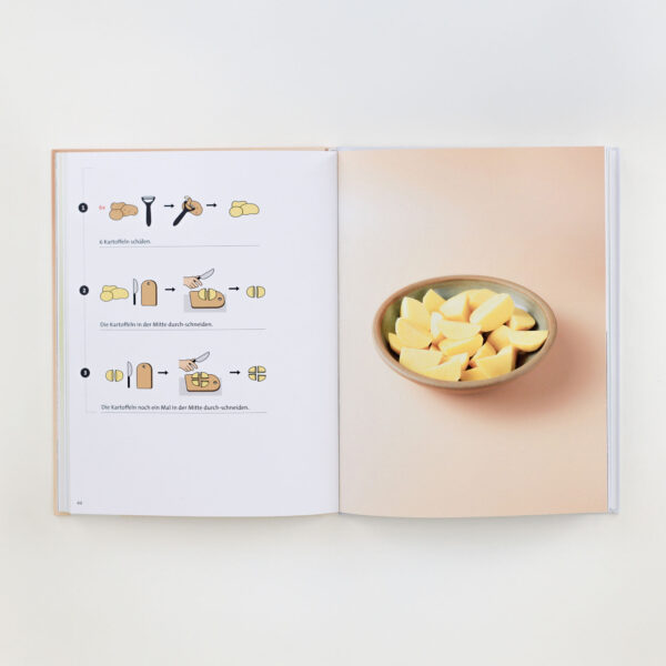 Kochbuch in Leichter Sprache - Seite mit Kartoffeln in einer Schale