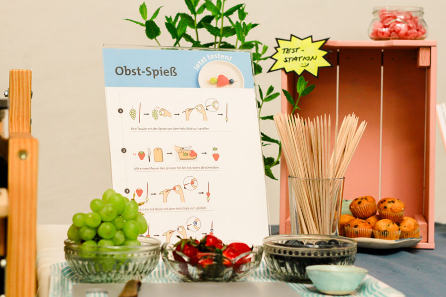 Meine Station für Obst-Spieße auf dem Markt für gutes Leben