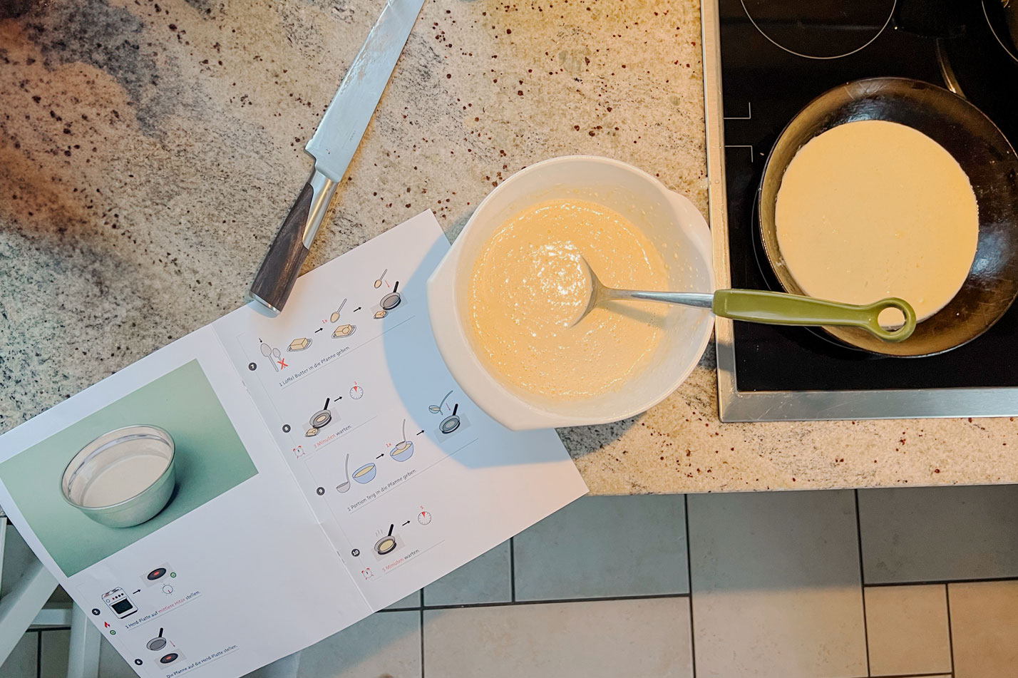 Pfannkuchen Kinder backen einfache Pfannkuchen in der Küche